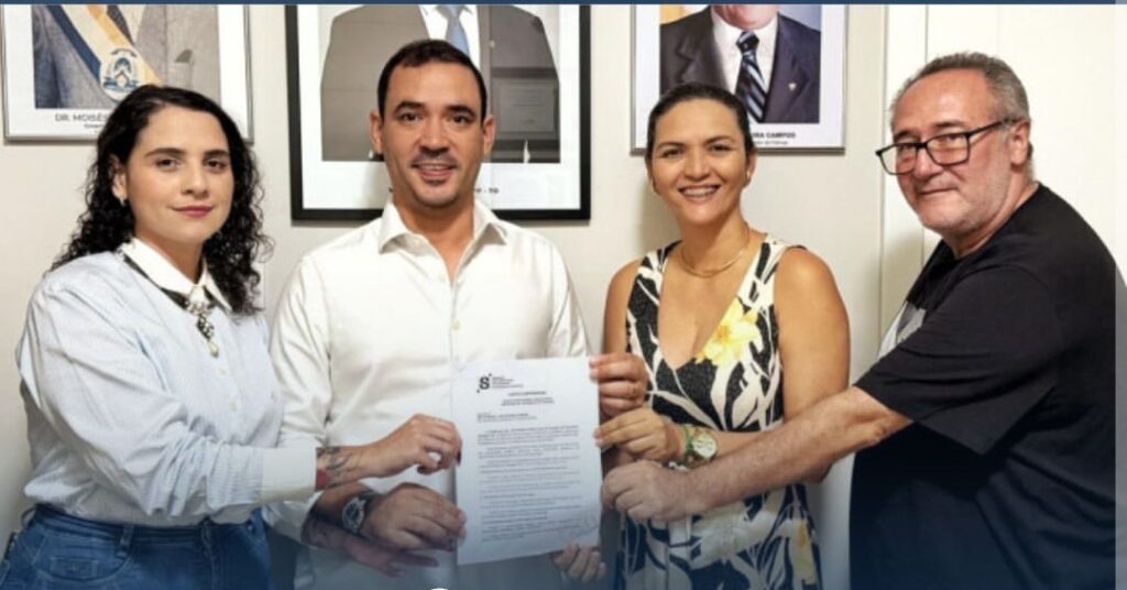 Vicentinho Júnior recebe propostas de jornalistas para a comunicação no Tocantins
