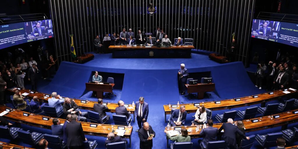 PEC pelo fim da escala 6×1 aguarda tramitação no Senado pec-pelo-fim-da-escala-6×1-aguarda-tramitacao-no-senado