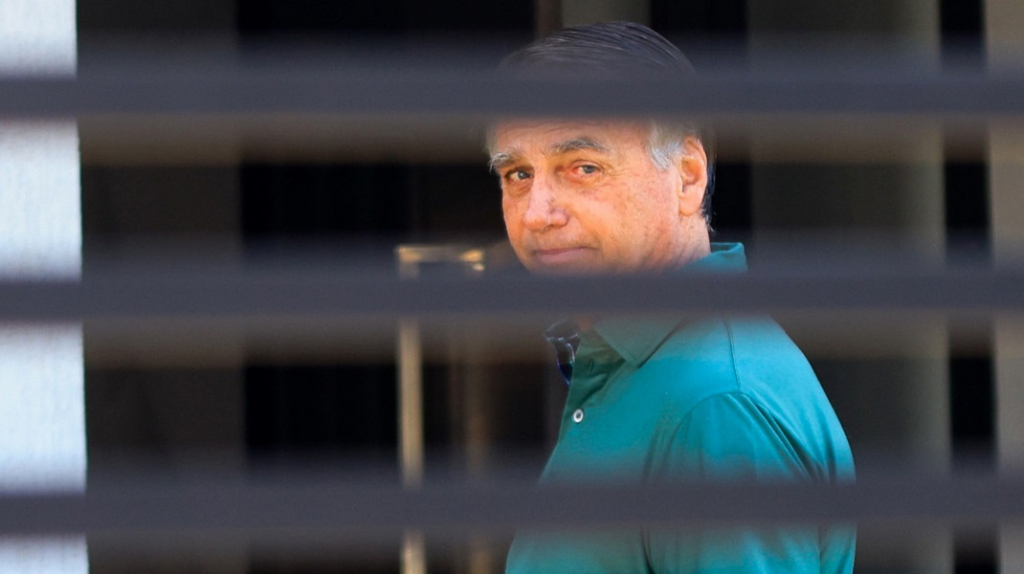 Bolsonaro apresenta ‘limitação de movimento no ombro direito’, dizem médicos bolsonaro-apresenta-‘limitacao-de-movimento-no-ombro-direito’,-dizem-medicos