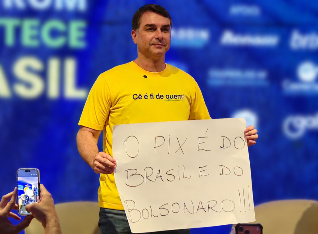 Após gesto de Lula, Flávio Bolsonaro reage com cartaz: “O Pix é do Brasil e do Bolsonaro” apos-gesto-de-lula,-flavio-bolsonaro-reage-com-cartaz:-“o-pix-e-do-brasil-e-do-bolsonaro”