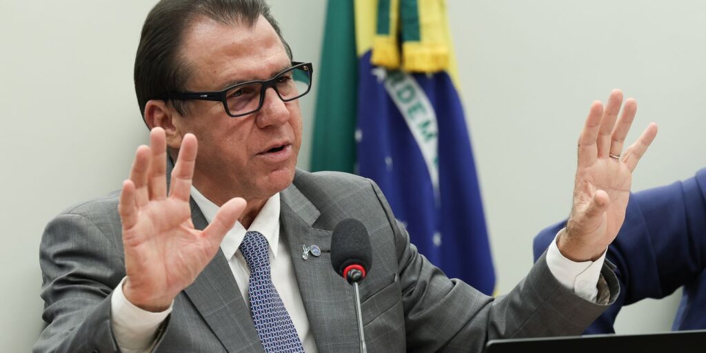 Luiz Marinho pede serenidade a Alcolumbre em discussões sobre 6×1 luiz-marinho-pede serenidade-a-alcolumbre-em-discussoes-sobre-6×1