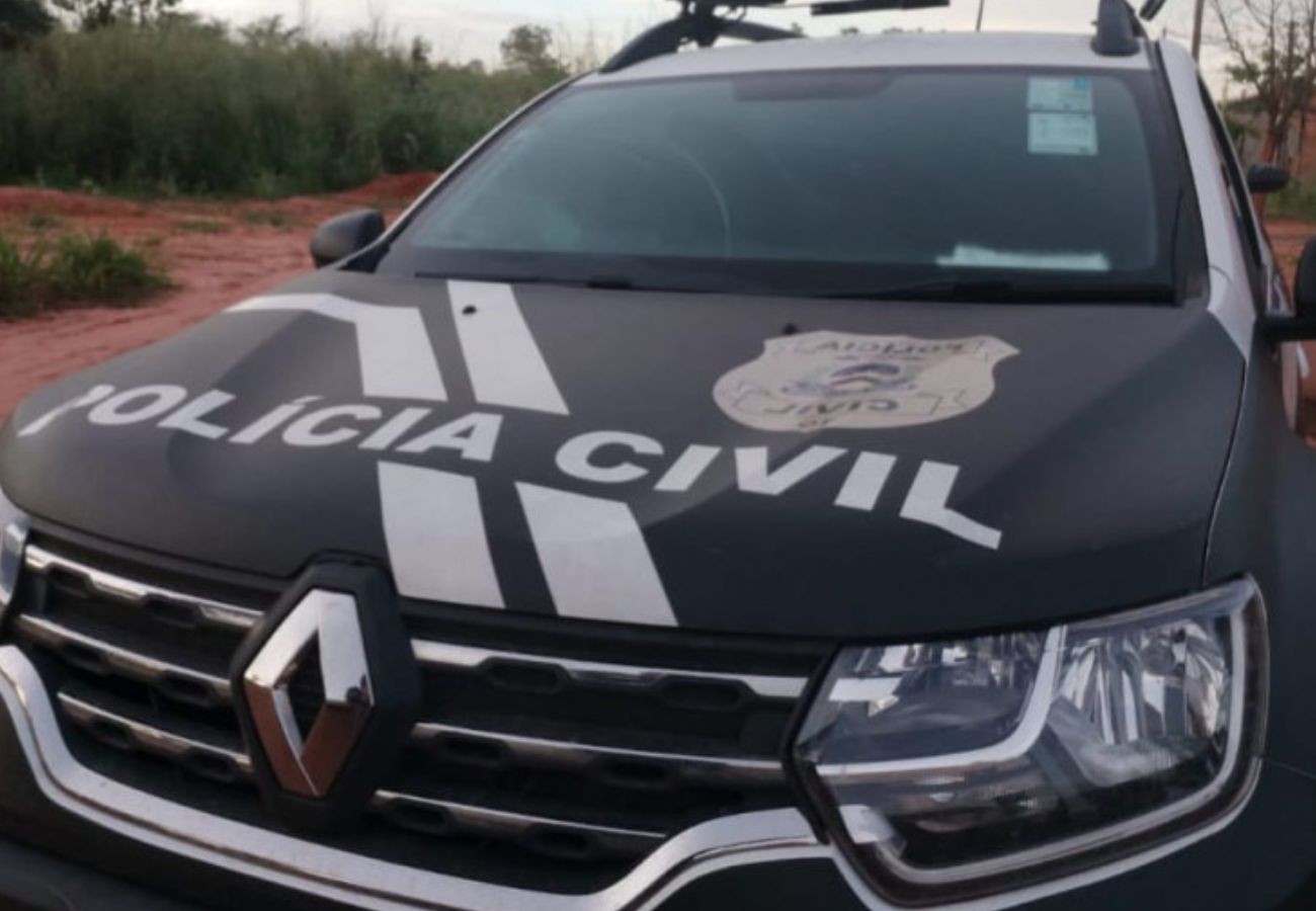 Mãe e filhas são resgatadas de casa após agressões, diz polícia mae-e-filhas-sao-resgatadas-de-casa-apos-agressoes,-diz-policia
