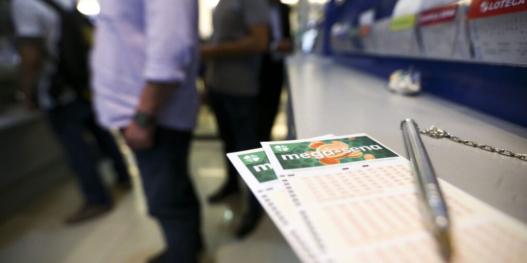 Mega-Sena acumula e prêmio principal vai para R$ 8 milhões mega-sena-acumula-e-premio-principal-vai-para-r$-8-milhoes