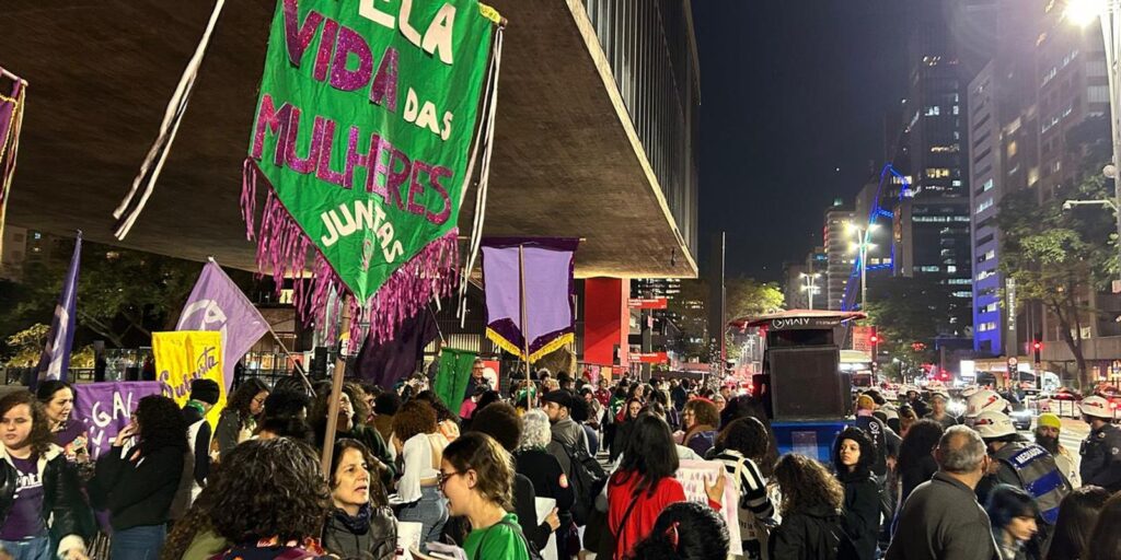 Ato em SP pede manutenção de norma sobre aborto em casos de estupro ato-em-sp-pede-manutencao-de-norma-sobre-aborto-em-casos-de-estupro