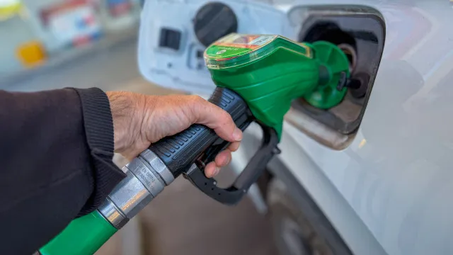 Petróleo despenca quase 5% e fica abaixo de US$ 90 após um mês e meio petroleo-despenca-quase-5%-e-fica-abaixo-de-us$-90-apos-um-mes-e-meio