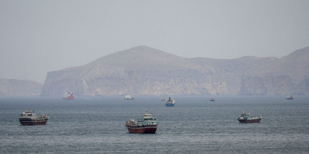 Petroleiro é atingido em Ormuz em meio a ataques entre Irã e EUA petroleiro-e-atingido-em-ormuz-em-meio-a-ataques-entre-ira-e-eua