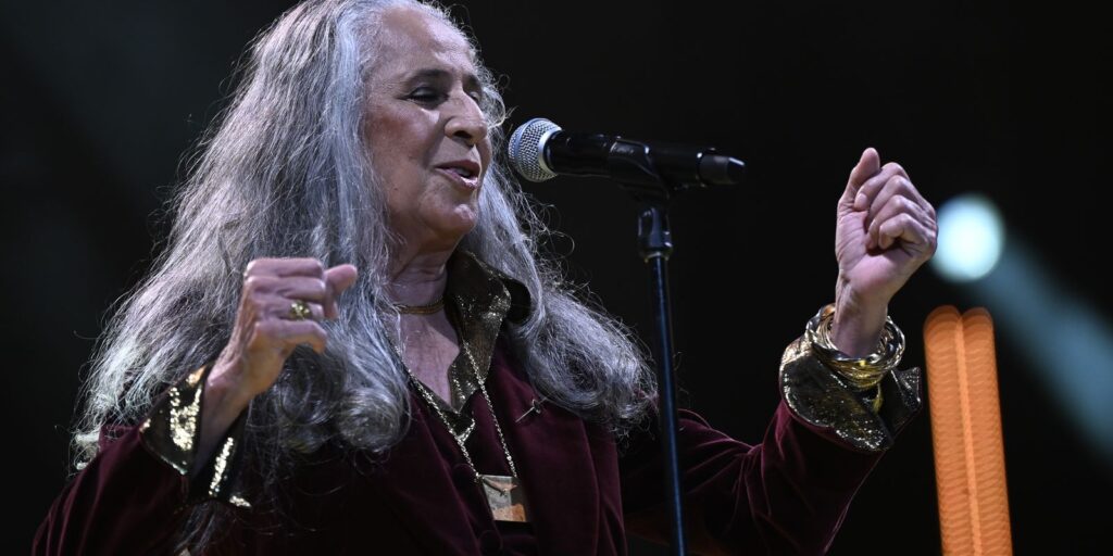 Maria Bethânia chega aos 80 anos como referência da música brasileira maria-bethania-chega-aos-80-anos-como-referencia-da-musica-brasileira