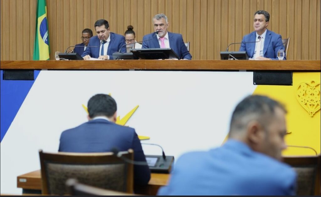 Amélio lidera Assembleia e impõe derrota política a Wanderlei na queda de veto sobre indenizações