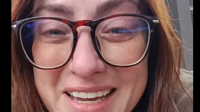 Professora chora após aluno pôr vidro em seu copo: “No limite” professora-chora-apos-aluno-por-vidro-em-seu-copo:-“no-limite”