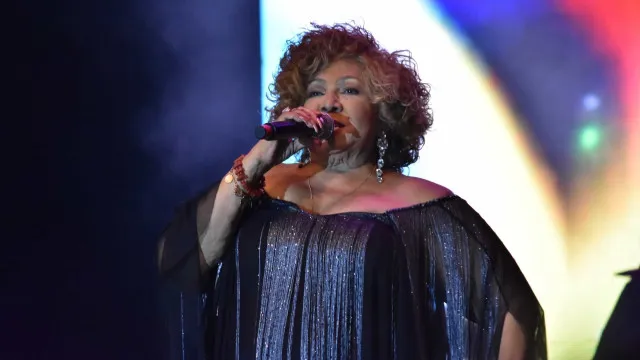 Alcione se desequilibra e cai durante show em São Luís alcione-se-desequilibra-e-cai-durante-show-em-sao-luis