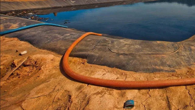 Chorume vaza de aterro sanitário em direção a córrego no RJ chorume-vaza-de-aterro-sanitario-em-direcao-a-corrego-no-rj
