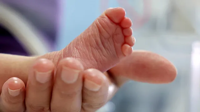 Mulher é indiciada por homicídio após dizer que vacinas matou filhos mulher-e-indiciada-por-homicidio-apos-dizer-que-vacinas-matou-filhos