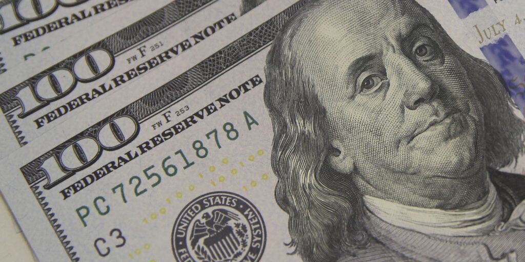 Dólar encosta em R$ 5,10 com tarifaço e tensão global dolar-encosta-em-r$-5,10-com-tarifaco-e-tensao-global