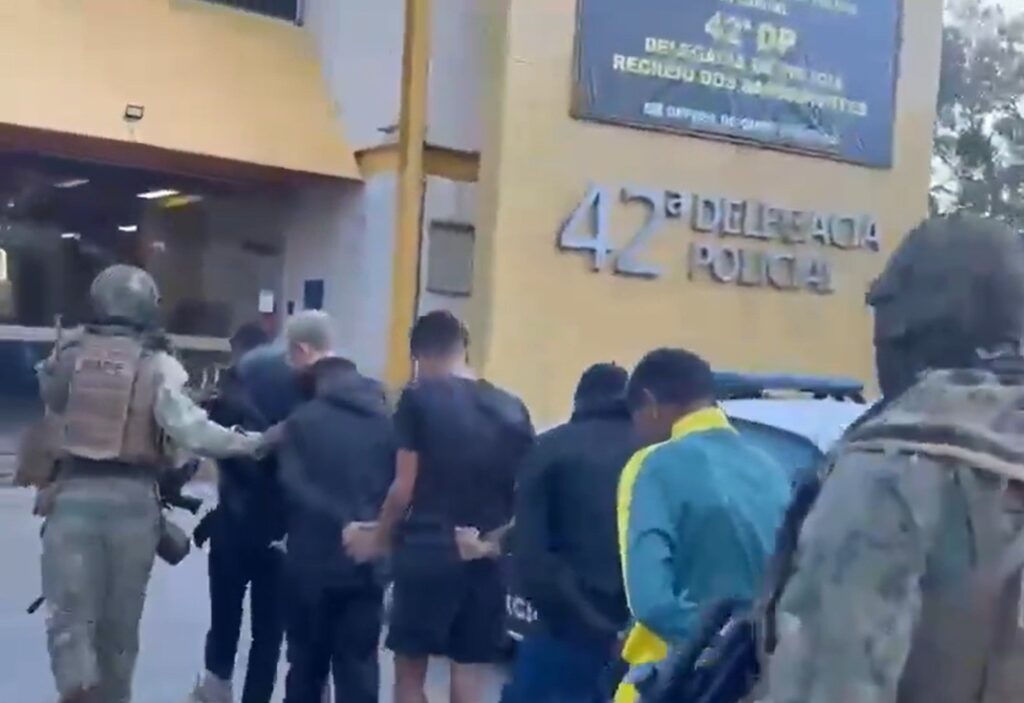 Bope prende seis suspeitos após operação na comunidade Pombo Sem Asa, em Vargem Grande bope-prende-seis-suspeitos-apos-operacao-na-comunidade-pombo-sem-asa,-em-vargem-grande