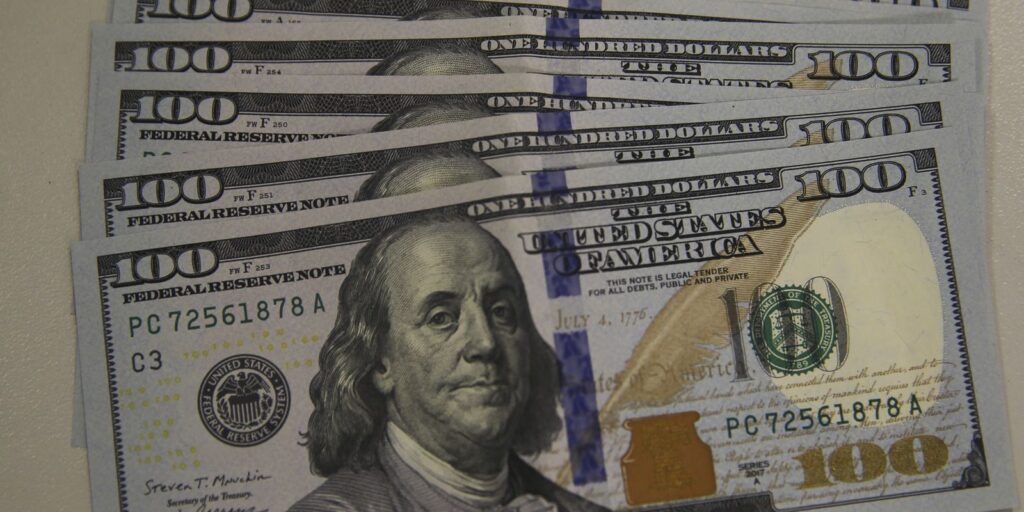Dólar cai para R$ 5,08, e bolsa recua pela quarta vez consecutiva dolar-cai-para-r$-5,08,-e-bolsa-recua-pela-quarta-vez-consecutiva