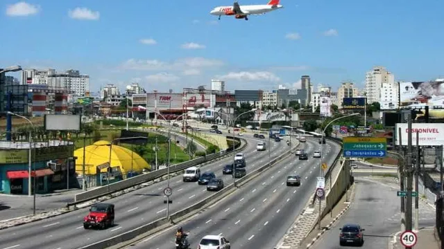 Prefeitura de SP ignora norma federal para conter urbanização em áreas com ruído de aeroportos prefeitura-de-sp-ignora-norma-federal-para-conter-urbanizacao-em-areas-com-ruido-de-aeroportos