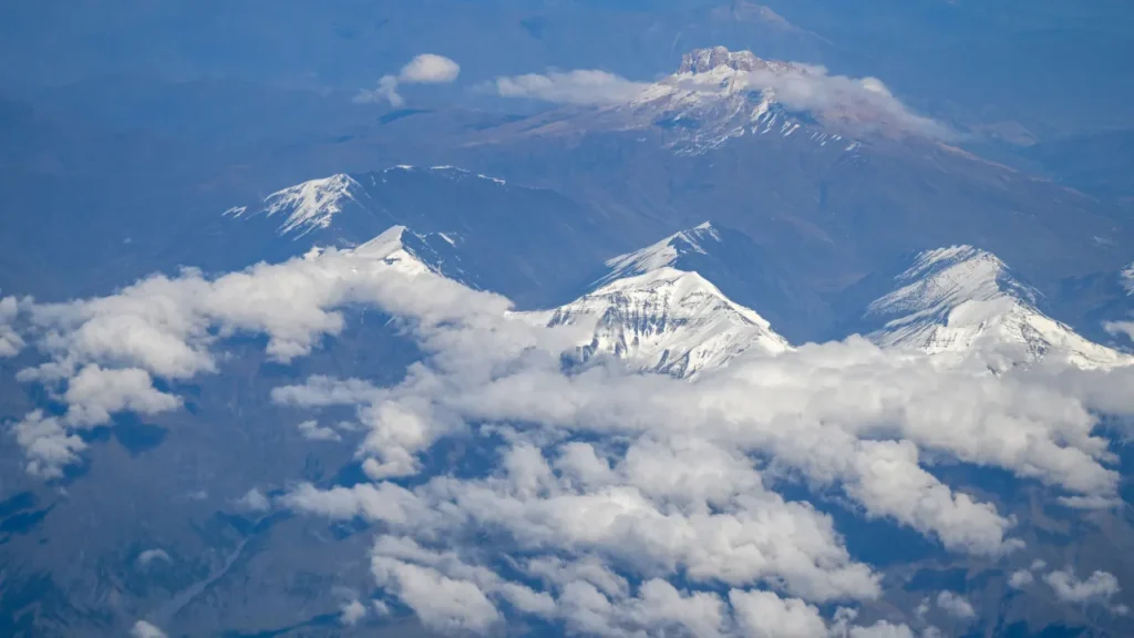 Tempestade mata cinco alpinistas no Monte Elbrus, o mais alto da Europa tempestade-mata-cinco-alpinistas-no-monte-elbrus,-o-mais-alto-da-europa
