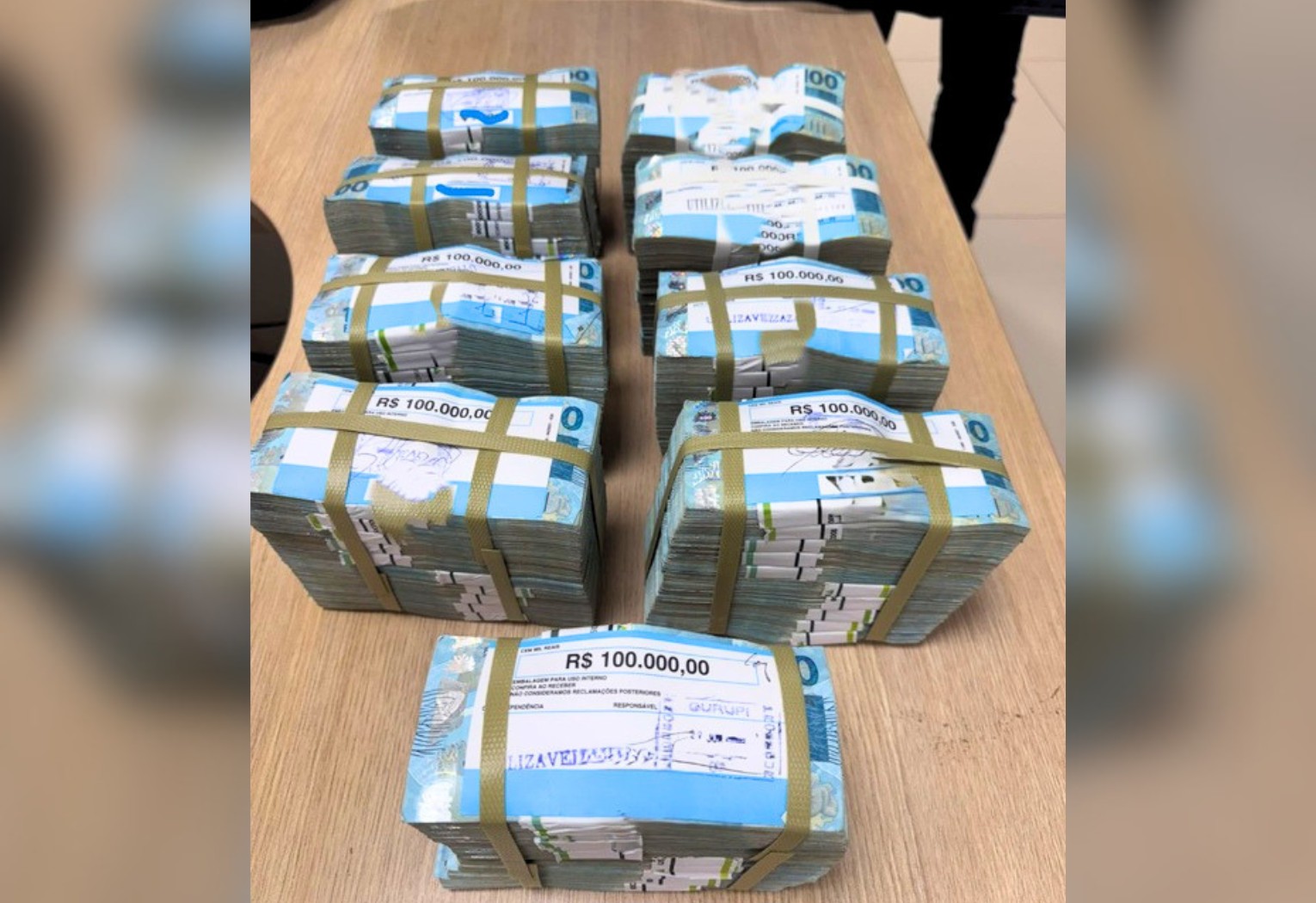 Polícia Federal apreende R$ 900 mil em espécie com deputado no TO policia-federal-apreende-r$-900-mil-em-especie-com-deputado-no-to