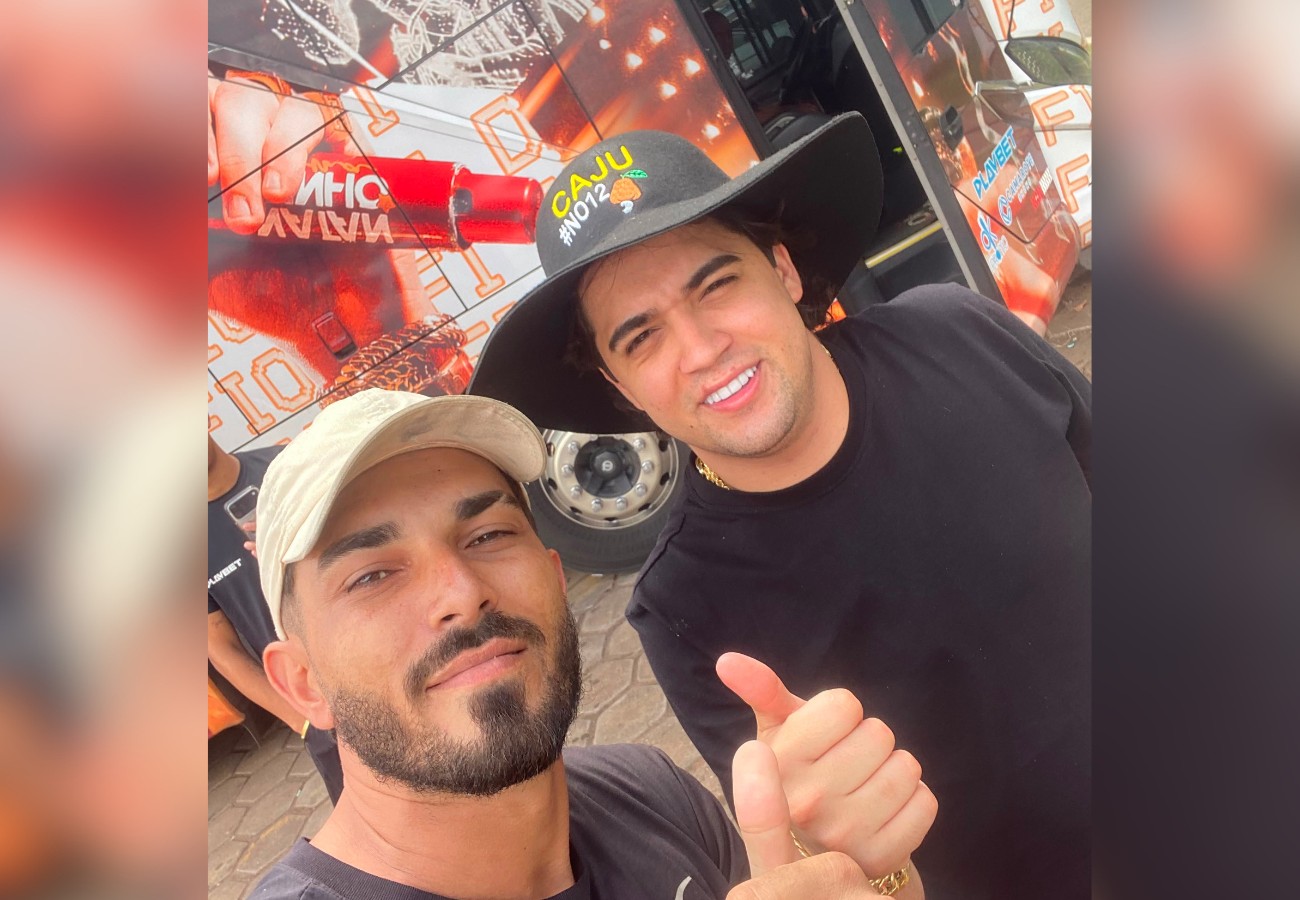 Natanzinho presenteia funcionário de posto com R$ 1 mil para renovar CNH após passeio de moto; natanzinho presenteia-funcionario-de-posto-com-r$-1-mil-para-renovar-cnh-apos-passeio-de-moto;