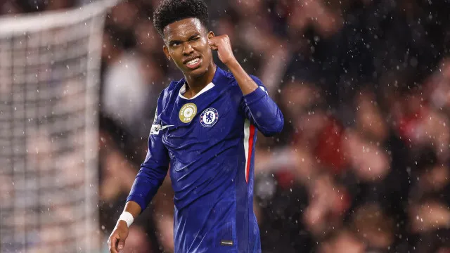Chelsea vence o Luton Town com ajuda de Estêvão e avança na Copa da Liga chelsea-vence-o-luton-town-com-ajuda-de-estevao-e-avanca-na-copa-da-liga