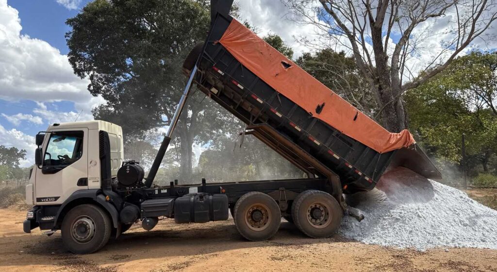 Prefeitura de Gurupi e Governo do Estado entregam calcário e fortalecem agricultura familiar prefeitura-de-gurupi-e-governo-do-estado-entregam-calcario-e-fortalecem-agricultura-familiar