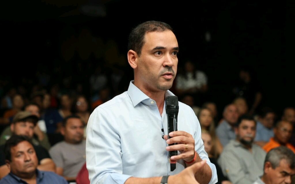 Vicentinho alerta para estagnação do Ensino Médio e apresenta propostas para educação