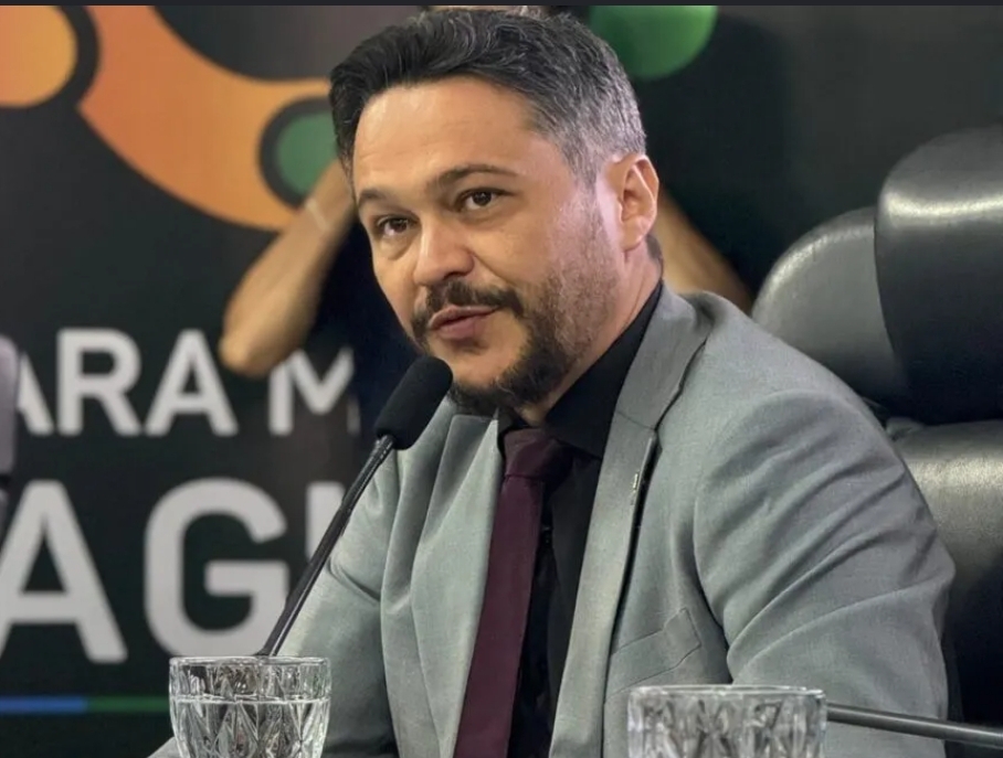 Política com Amnésia Seletiva: Quando a Experiência Também Entra em Contradição