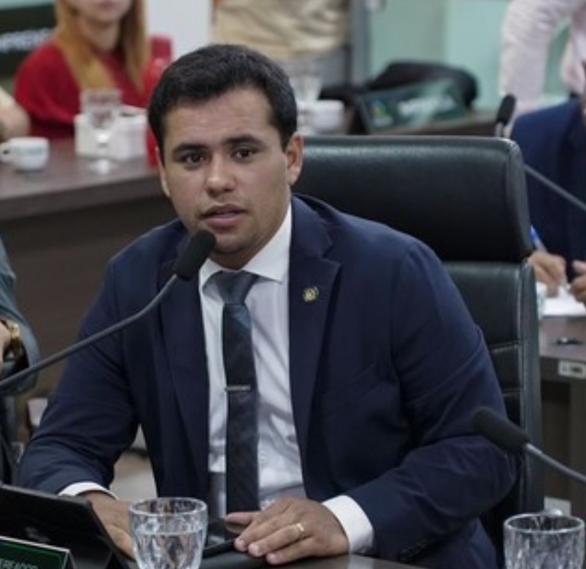 Campelo e a Arte de Transformar Obrigação em Propaganda