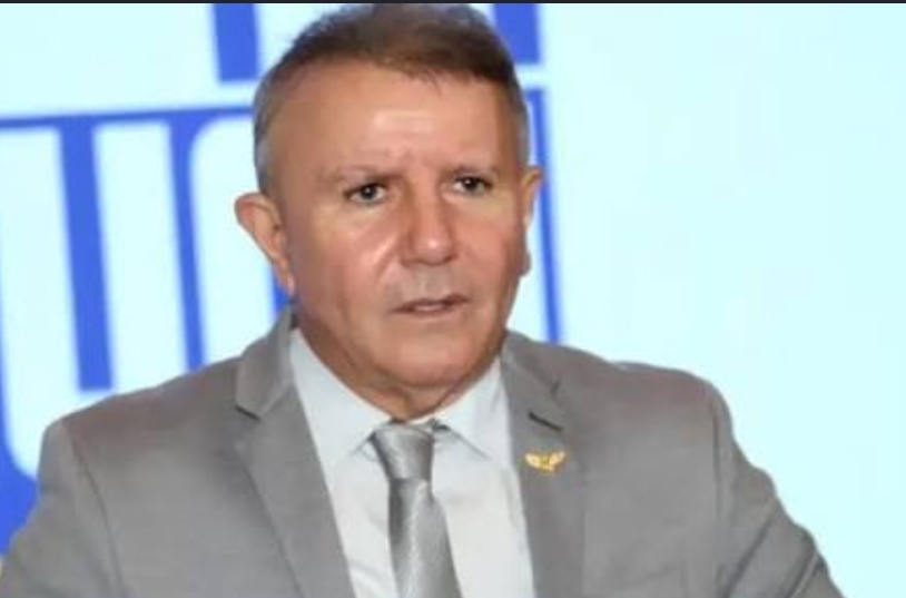 CADÊ O DINHEIRO, PREFEITO? RETROATIVO VIRA PROMESSA E PROFESSOR FICA COM A CONTA