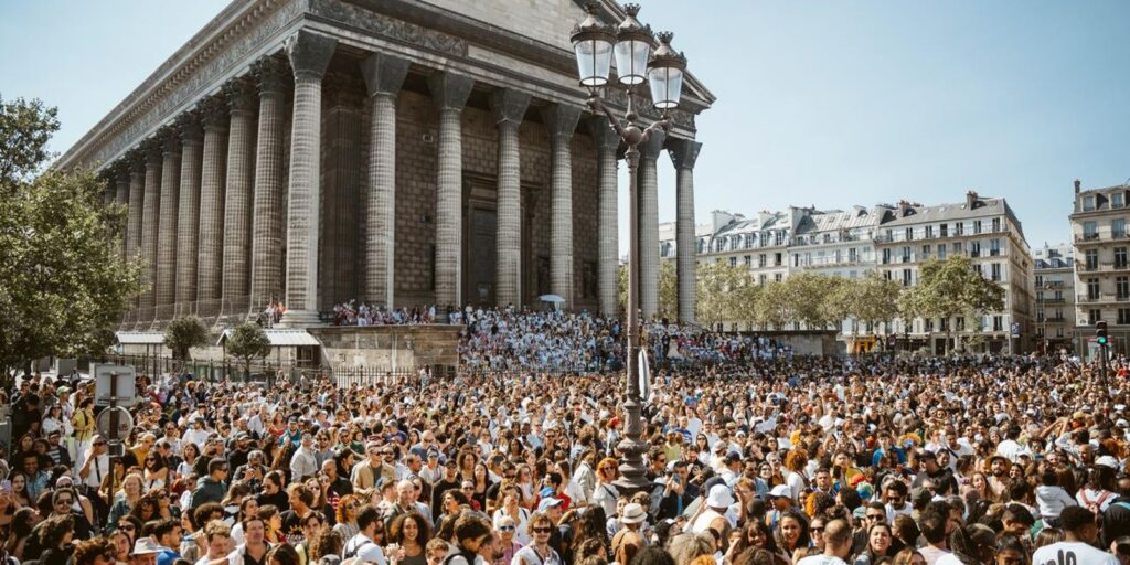 Lavagem de Madeleine exalta cultura afro-brasileira em Paris lavagem-de-madeleine-exalta-cultura-afro-brasileira-em-paris