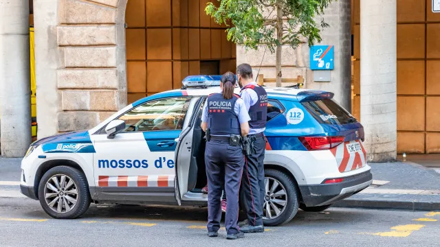 Homem esfaqueia três pessoas e salta do 4.º andar em Barcelona homem-esfaqueia-tres-pessoas-e-salta-do-4.o-andar-em-barcelona