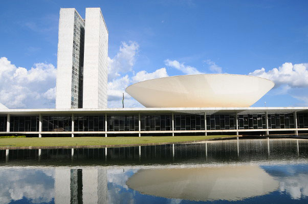 Projeto obriga postos a trocar bombas de combustíveis flagradas em fraude projeto-obriga-postos-a-trocar-bombas-de-combustiveis-flagradas-em-fraude
