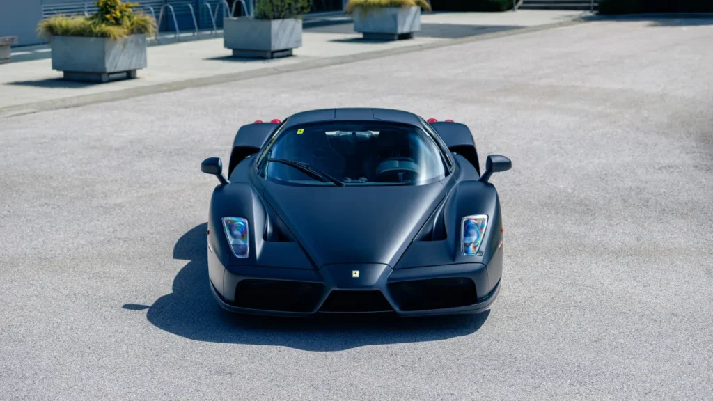 ferrari-enzo-unico-no-mundo-vai-a-leilao-apos-passar-por-familia-real