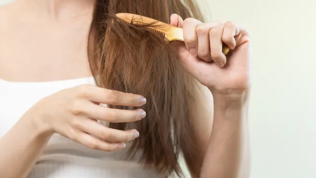 Cabelo fino e sem volume? 3 hábitos simples podem ajudar a fortalecê-lo cabelo-fino-e-sem-volume?-3-habitos-simples-podem-ajudar-a-fortalece-lo