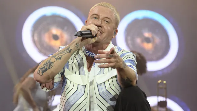 Macklemore anuncia que doará dinheiro recebido na turnê de Ed Sheeran para a causa Palestina macklemore-anuncia-que-doara-dinheiro-recebido-na-turne-de-ed-sheeran-para-a-causa-palestina